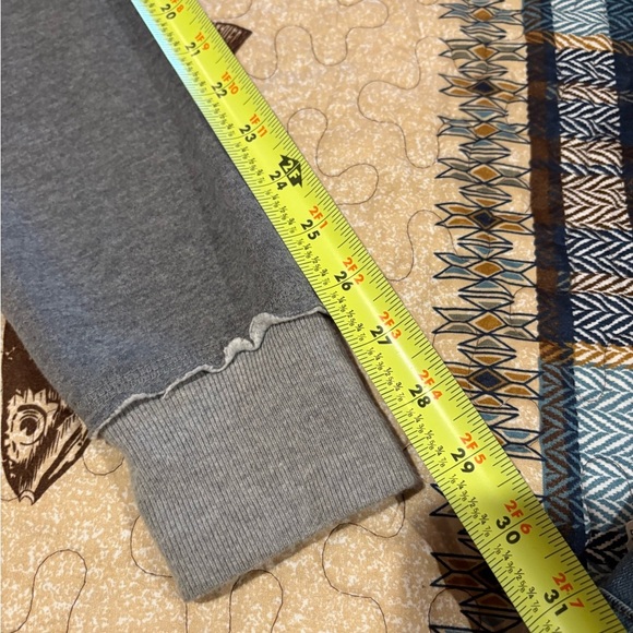 Gray Gryffindor Universal Studio Sweatshirt - Picture 10 of 10